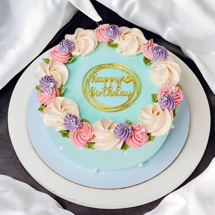 Custom Birthday Cakes in Delhi – Same-Day Delivery Delicious custom birthday cake with elegant design and vibrant decoration