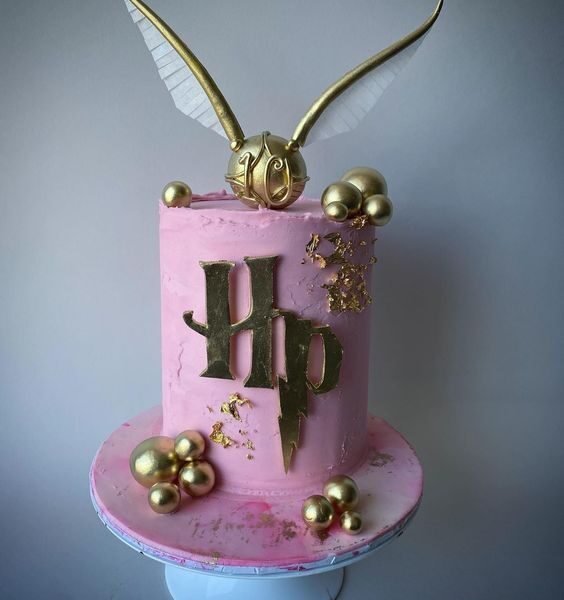 customized cakes in Delhi, best cake, butter cream cake, online order, free delivery.