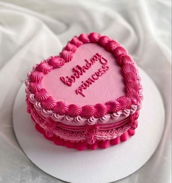 best cake shop in Delhi, heart shape birthday cake, order online, best cake in Delhi NCR, free delivery