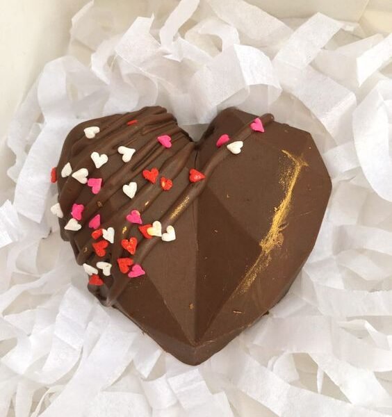 best cake, customized cakes, 350 gm cake size, anniversary cake, cake for celebration