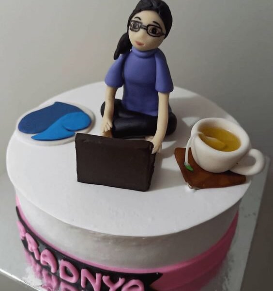 Exquisite Chocolate Flavor: A blend of rich, velvety chocolate layers. Same-Day Delivery: Available 24x7 with free delivery across Delhi, Gurugram, and Noida. Perfect for All Occasions: Ideal for birthdays, anniversaries, weddings, and corporate events. Luxurious Presentation: A beautiful centerpiece for any celebration. Easy Online Ordering: Order online for a hassle-free experience