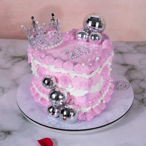 Made With Love Cake – Customizable cake with personalized designs and fresh ingredients