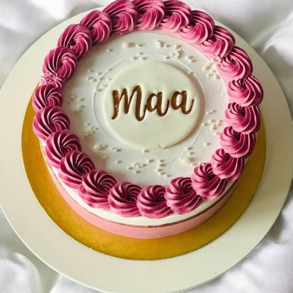 Heart-shaped Cake for Mom with fresh cream and flowers – Online Cake Delivery Delhi NCR