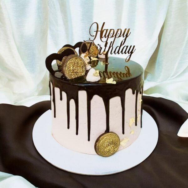 Oreo Chocolate Cake with Cream Frosting and Oreo Crunch Topping – Bakeoff Boutique Delhi NCR